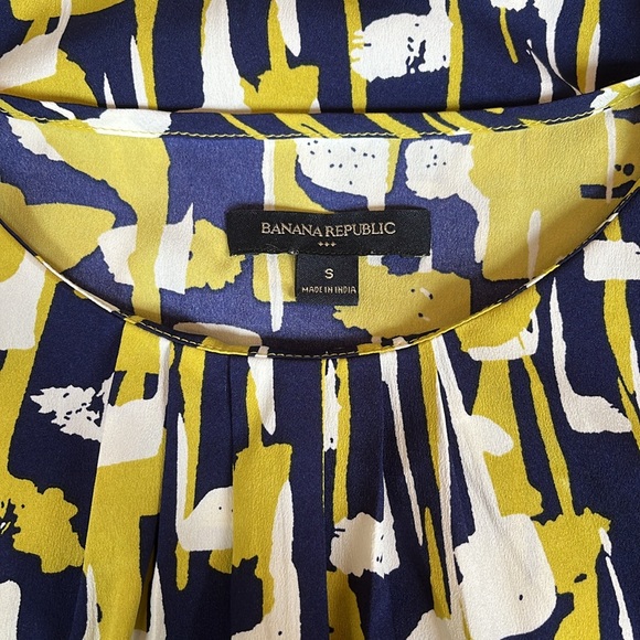 💕 Banana Republic Chartreuse, Blue and White Shell - Picture 3 of 4